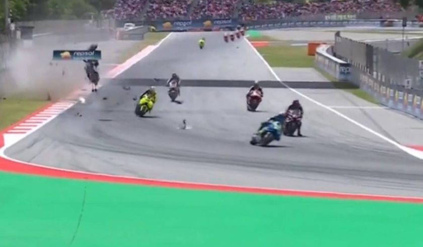 Katasztrófális fordulat – MotoGP Katalán Nagydíjának félbeszakítása egy óriási baleset miatt