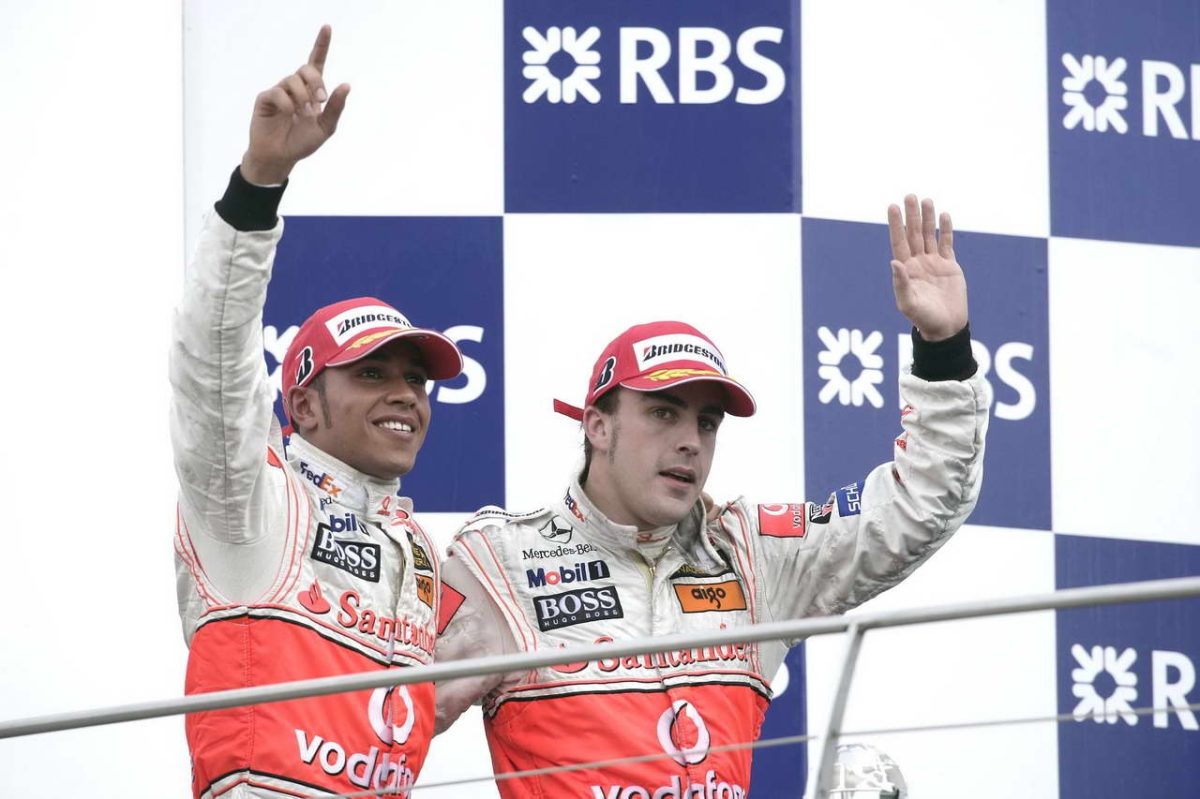 Az elszánt versenyzők tárgyalnak: Hamilton és Alonso