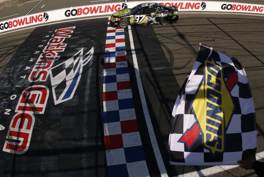 SVG Hihetetlen Teljesítménye: Sprintelős NASCAR Körpályán – Videó