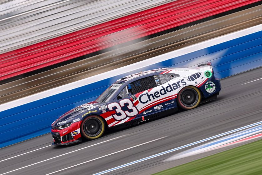Az alábbi címet javaslom: „RCR indul Nashville-ben, Bowman kihagyja az O’Reilly futamát