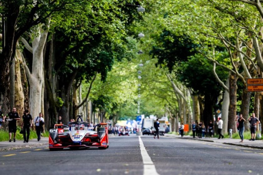 Az örökséget levetettük: Svájcban véget ért a 71 éves motorsporttilalom