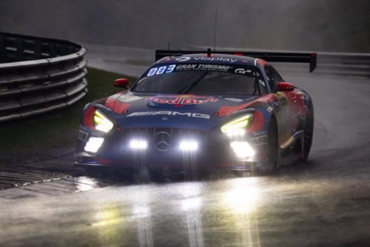 Verstappen hőstettet hajtott végre a Nordschleifén a szakadó esőben