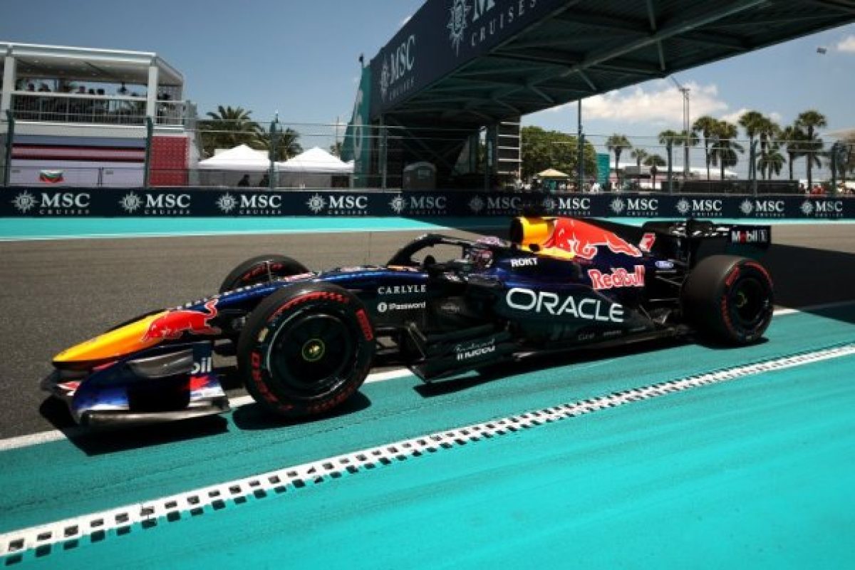 A Red Bull technikai fejlődése: Hogyan érte el a csúcsteljesítményt?
