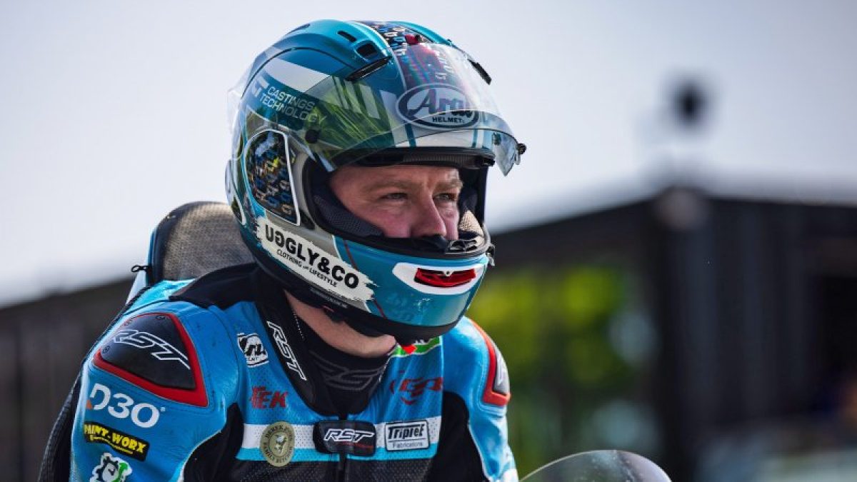 Sokkoló esemény a Man TT-n: Versenyző halála miatt felfüggesztették a Sidecar-kategóriát