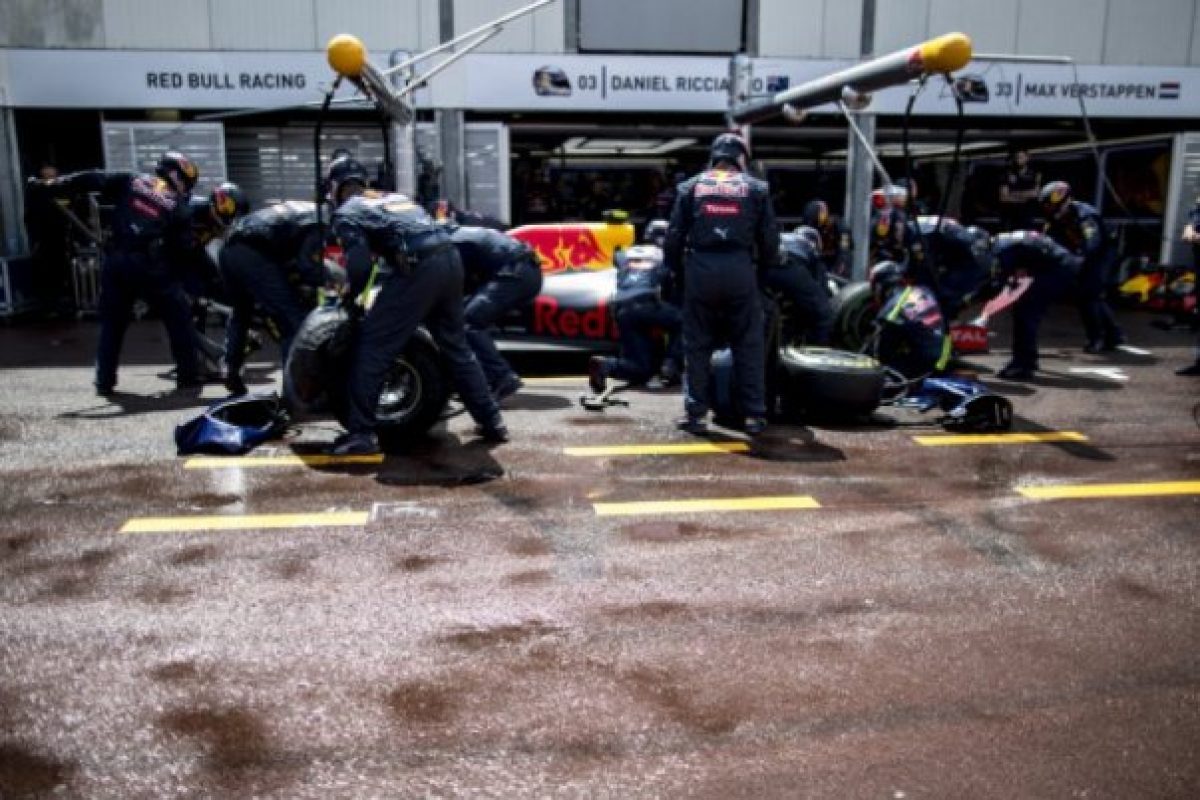 Az F1 történelmének egyik sötét napja: Ricciardo kálváriája