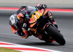 A MotoGP Szoros Küzdelme Barcelonában: Martin Pechsorán, Acosta Rangadásban az első nap után