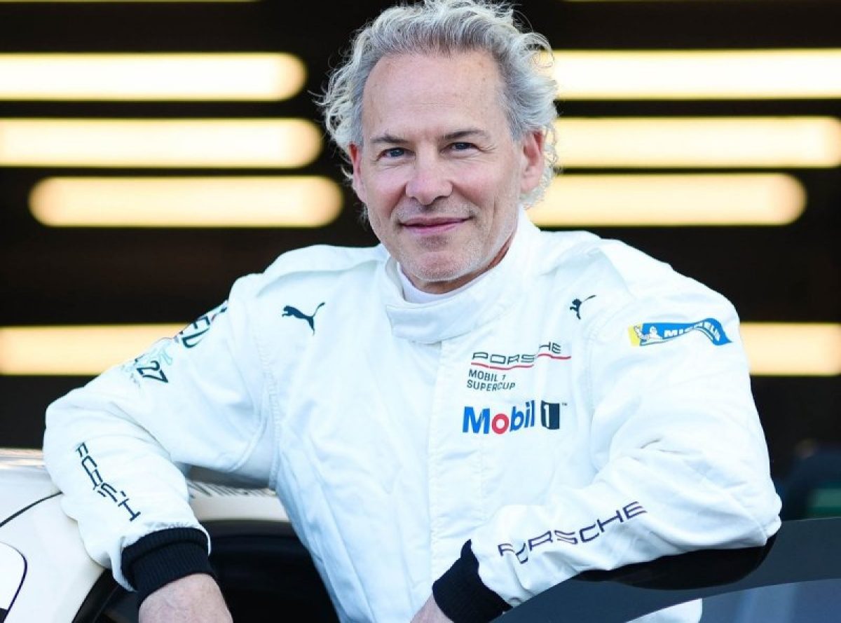 Villeneuve különleges vendégként versenyez a Porsche Szuperkupa sorozatban