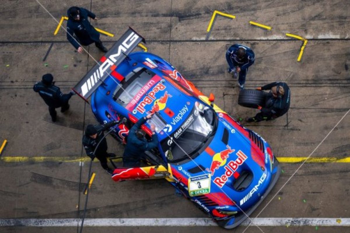 A Lamborghini az élen, Verstappen a 4. helyen