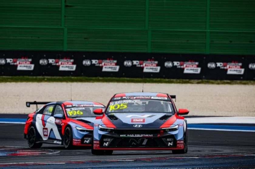 Michelisz Norbert diadalra tört a TCR-szezon nyitányán