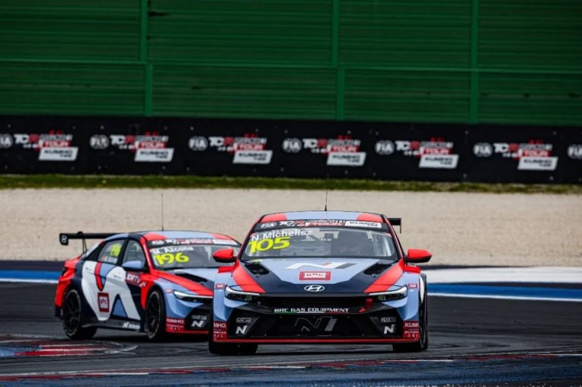 Michelisz Norbert diadalra tört a TCR-szezon nyitányán
