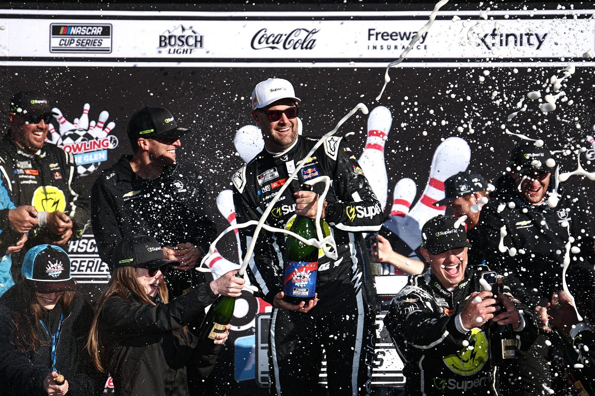A világbajnok Shane van Gisbergen lenyűgöző teljesítményt nyújtott a Watkins Glenen – önkéntelenül.
