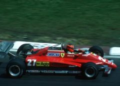 Új rekord: 1,2 millió dollárért adták el Gilles Villeneuve egykori sisakját