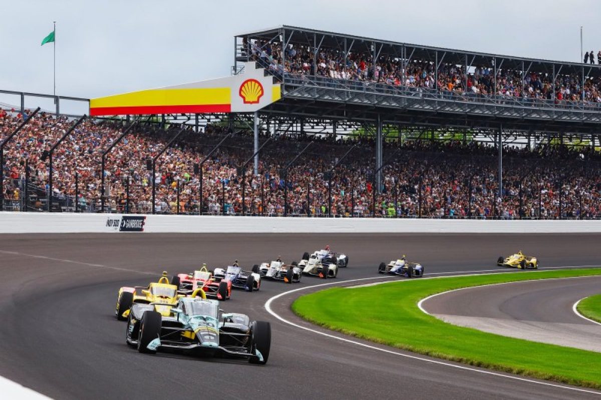 Az „Esőzés miatt megszakadt az Indy 500 verseny