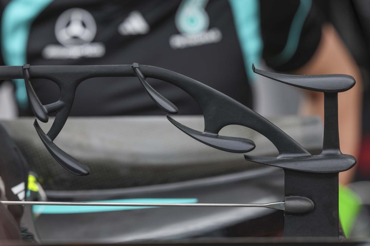 Az cím: „Az Antonelli monacói győzelme a Mercedes trükkös hátsó szárnyával