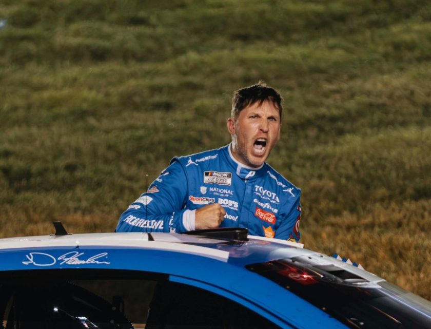 Denny Hamlin hihetetlen teljesítménnyel nyerte meg a Nashville-i futamot a NASCAR-ban