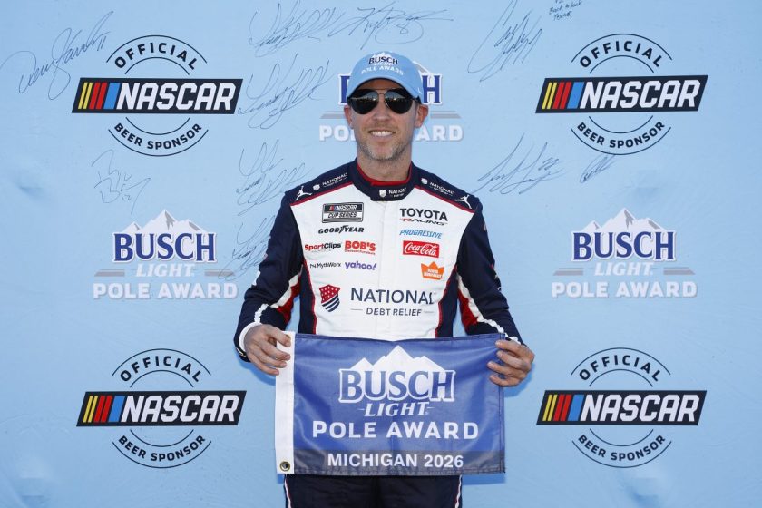 Az ironikus sors: Denny Hamlin megszerezte karrierje 50. pole-ját a NASCAR Cup Seriesben, mégis az utolsó helyről rajtolva