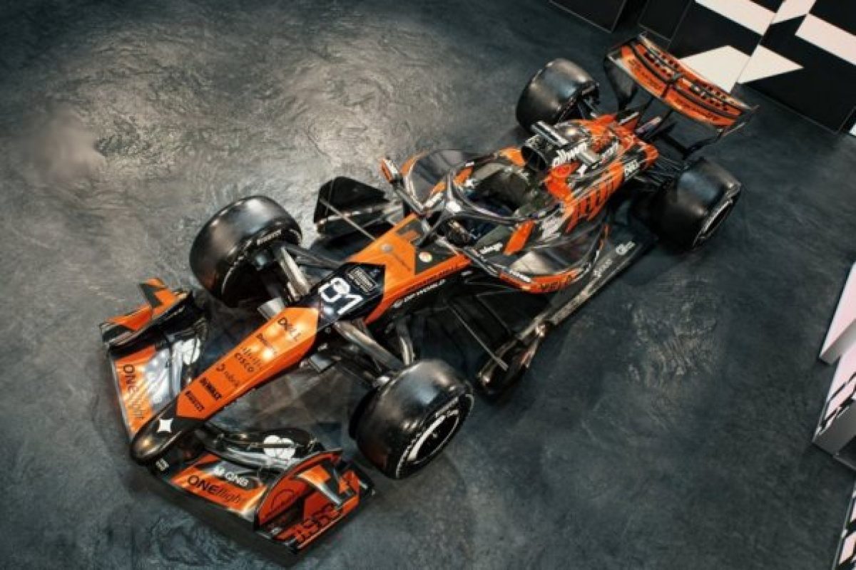 A McLaren ünnepélyesen megünnepli 1000. futamát különleges festéssel Monacóban
